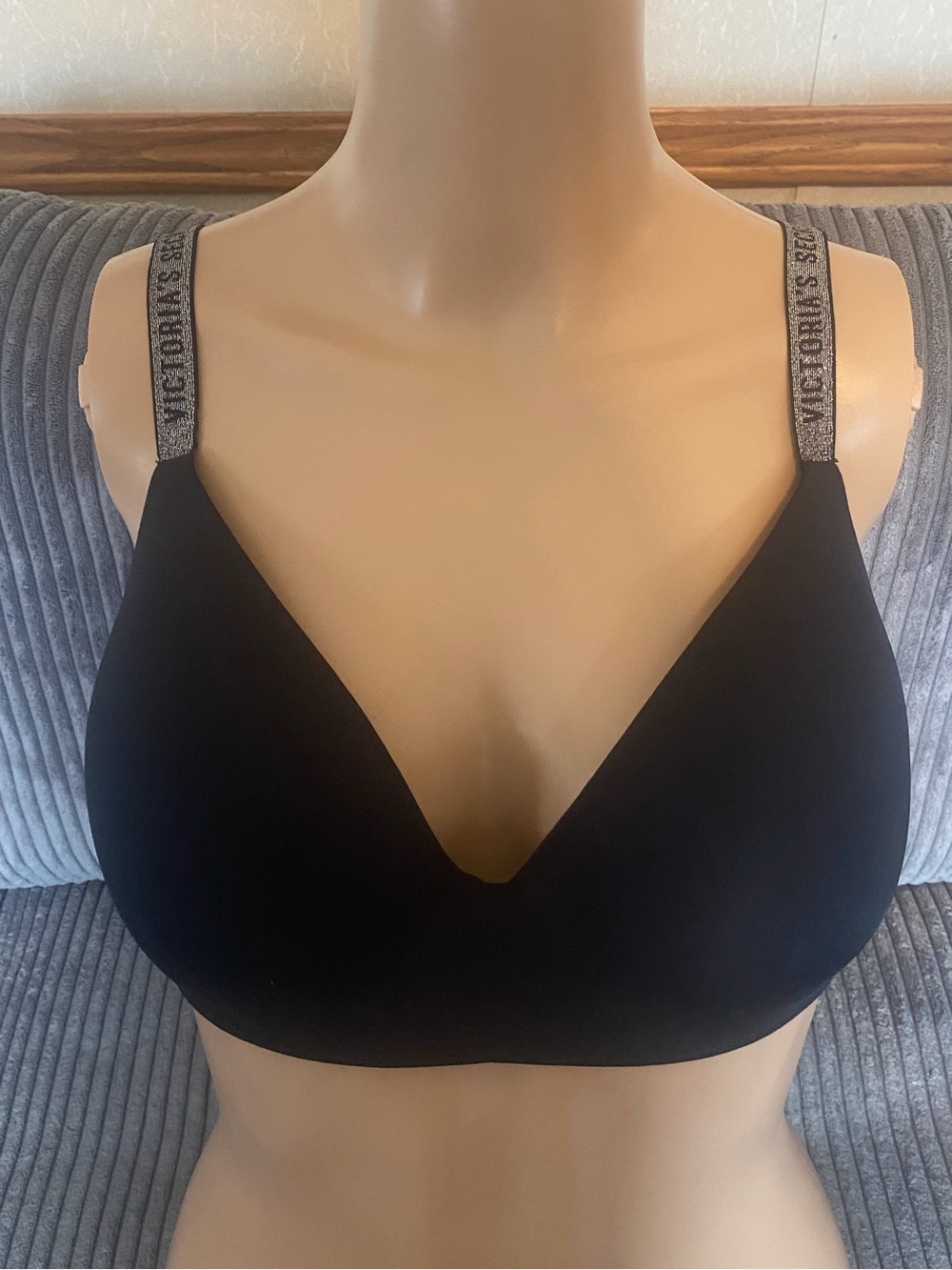 Victoria's Secret Black Smooth T-Shirt Bra